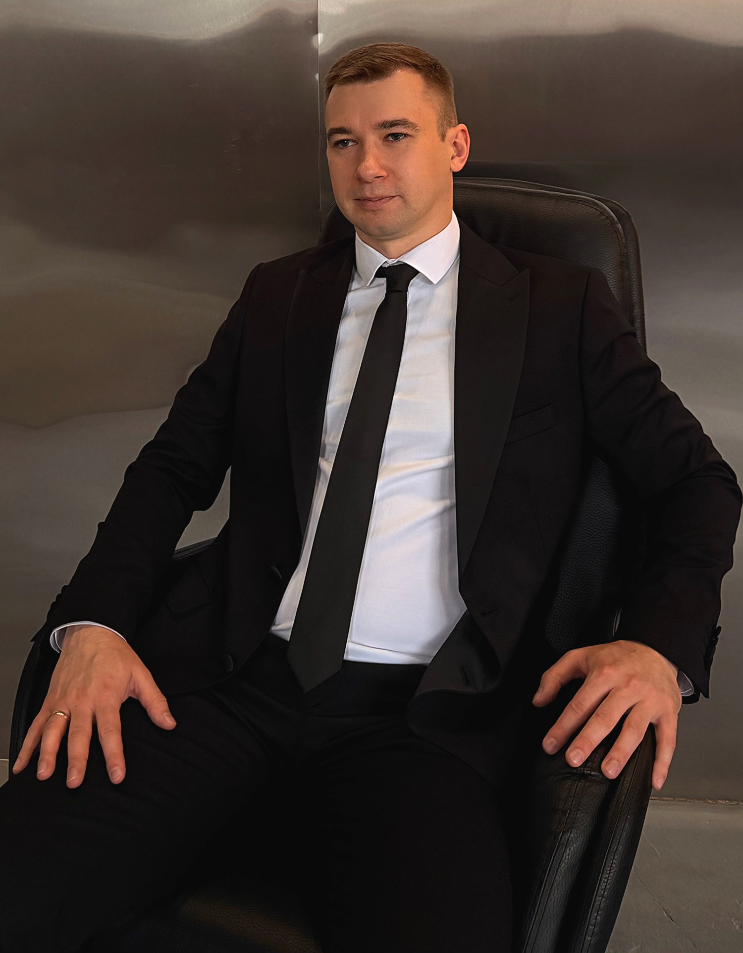 Адвокат Гармаш Андрій Віталійович у кріслі